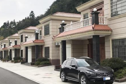 羡慕!这个山村建起184栋别墅,还有266辆私家车