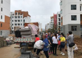 山村变社区产业进园区,郧阳易地搬迁户过上好日子