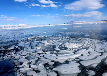 新疆赛里木湖 冰花奇观令人叹为观止 新疆赛里木湖 冰花奇观令人叹为观止