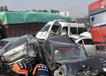 乘客呕吐弄脏的士 司机索要洗车费被4男当街殴