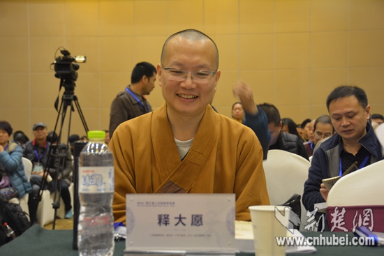 广东省佛教协会副会长,广东六祖寺方丈,武汉灵泉寺住持大愿法师.