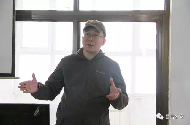 昌吉州公安局副局长卡德尔·库尔班:铁心跟党