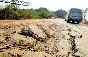武汉27所不合格驾校停止招生 8万名学员面临两