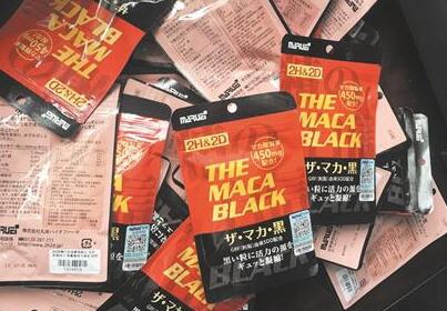 武汉出入境办证遇暑期高峰 出国办签证迎来史