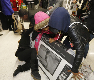 人民日报:为何调整成品油消费税(政策解读)