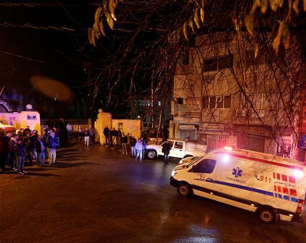 成都猛女闹市强奸过路男系谣传 实为男女当街