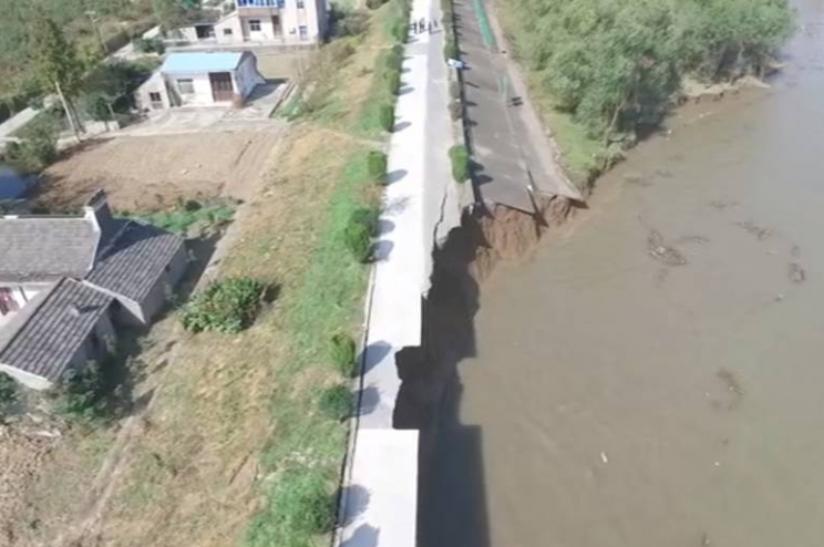 英国熊孩子盗刷老爸手机 给自己预订巴黎游_