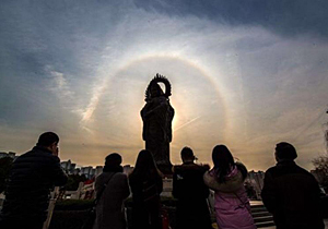 两艺考女生用社交软件作弊被查 同群还有20多