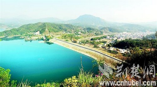 千湖新记蕲春仙人湖崇山峻岭间那一片汪洋图