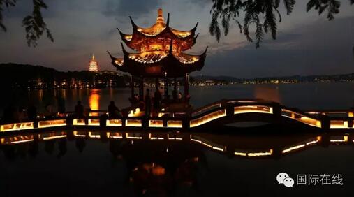 杭州西湖夜景(8月31日摄)