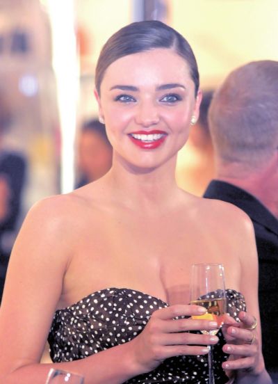 ���������򸻺�Ϊ��ģ���ֶ�Ź ���Ա���500Ԫ