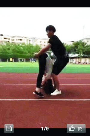 Ů��˫�ִӿ������������������ס�������ȶ�סŮ������