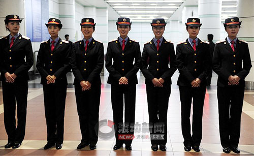 武广高速铁路乘务员VS亚运空姐(组图)-荆楚网