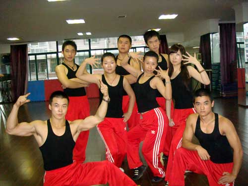 B09、楚天阁健身会所烈火战队-荆楚网 www.c