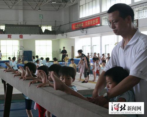 体操冠军的摇篮--仙桃李小双体操学校-荆楚网