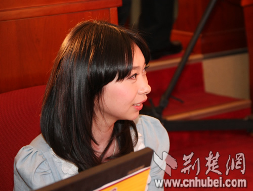 著名丫头漫画家吉网络-荆楚网hubei.co暑假漫画v丫头图片