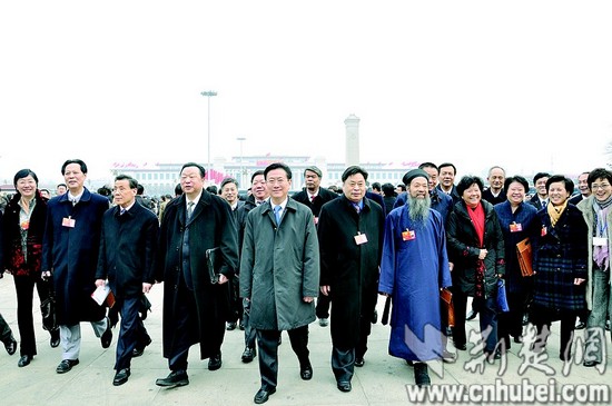 驻鄂全国政协委员步入人民大会堂