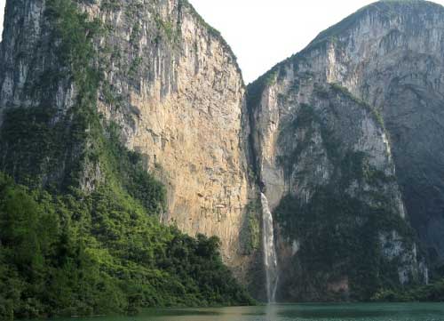 清江水布垭景区