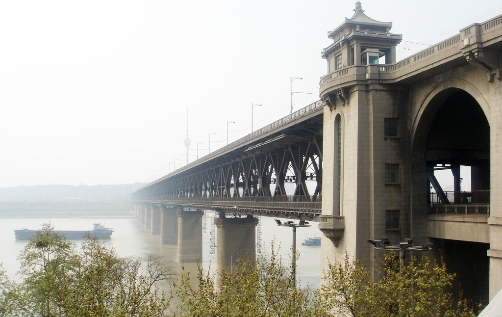 武汉长江大桥,位于湖北省武汉市