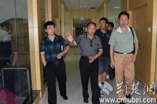 十大民营企业家评选组委会走访企业-荆楚网 w