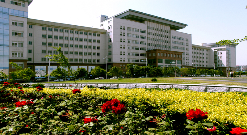 ���ͷУ������¥