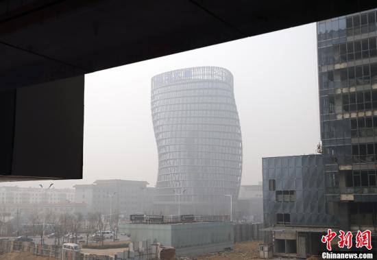 中国中东部大雾加剧 多地PM2.5指数濒临“爆表”