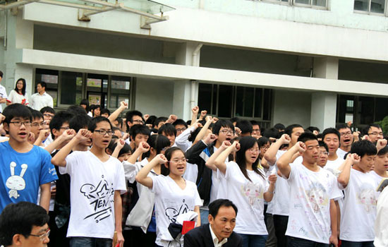 天门实验高中毕业典礼组图-荆楚网 www.cnhub