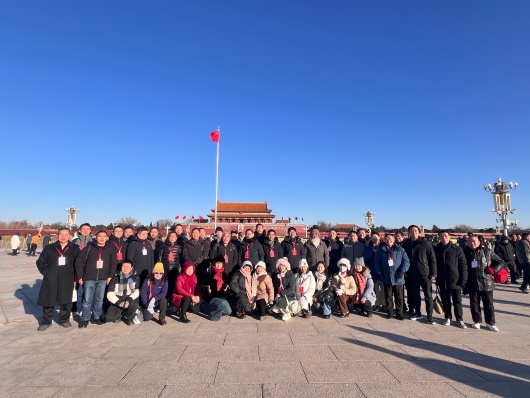 ����ʡ80���Ͷ�ģ����һ�߼������˿��������������