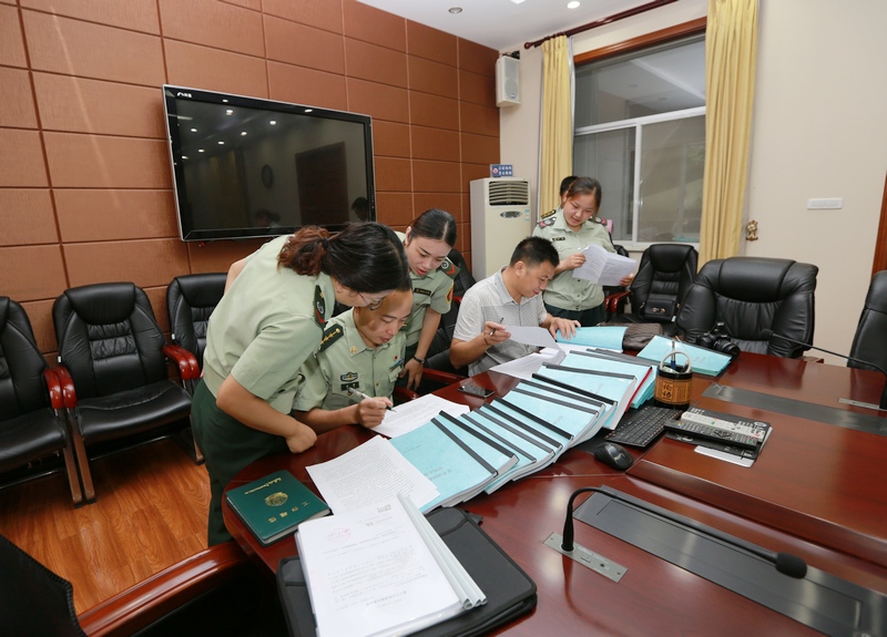 孝感市政府副秘书长何健带队开展夏季消防安全