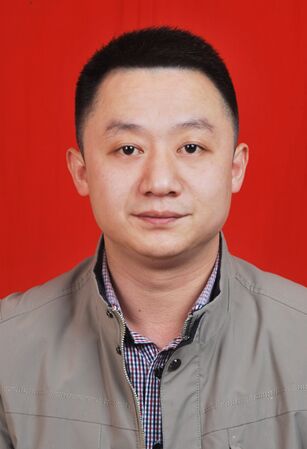 彨
