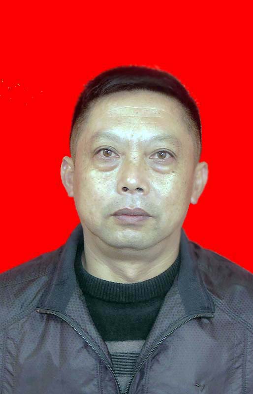 投票 姓名:柏自荣 简介:男,46岁,湖北省竹溪县县河镇安家沟村人,湖北