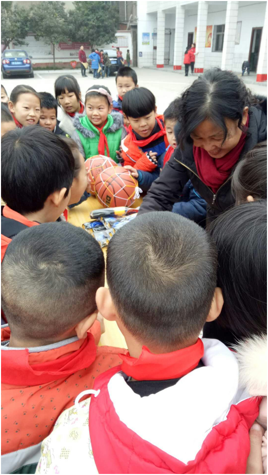 襄阳16位彩票店老板赚钱不忘献爱心