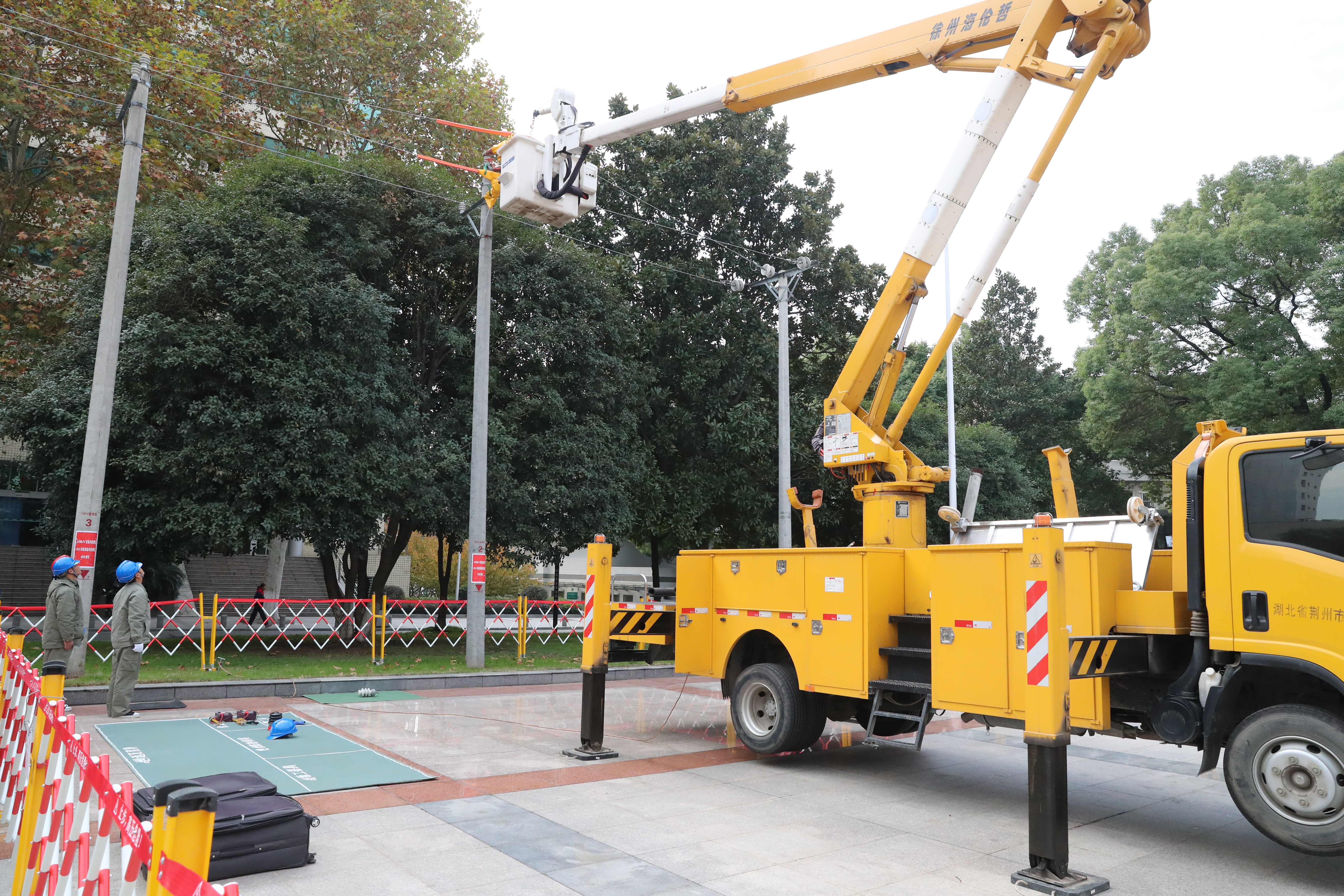 ����չʾ����Ե������ҵ���������10KV��·ֱ�������Ե��