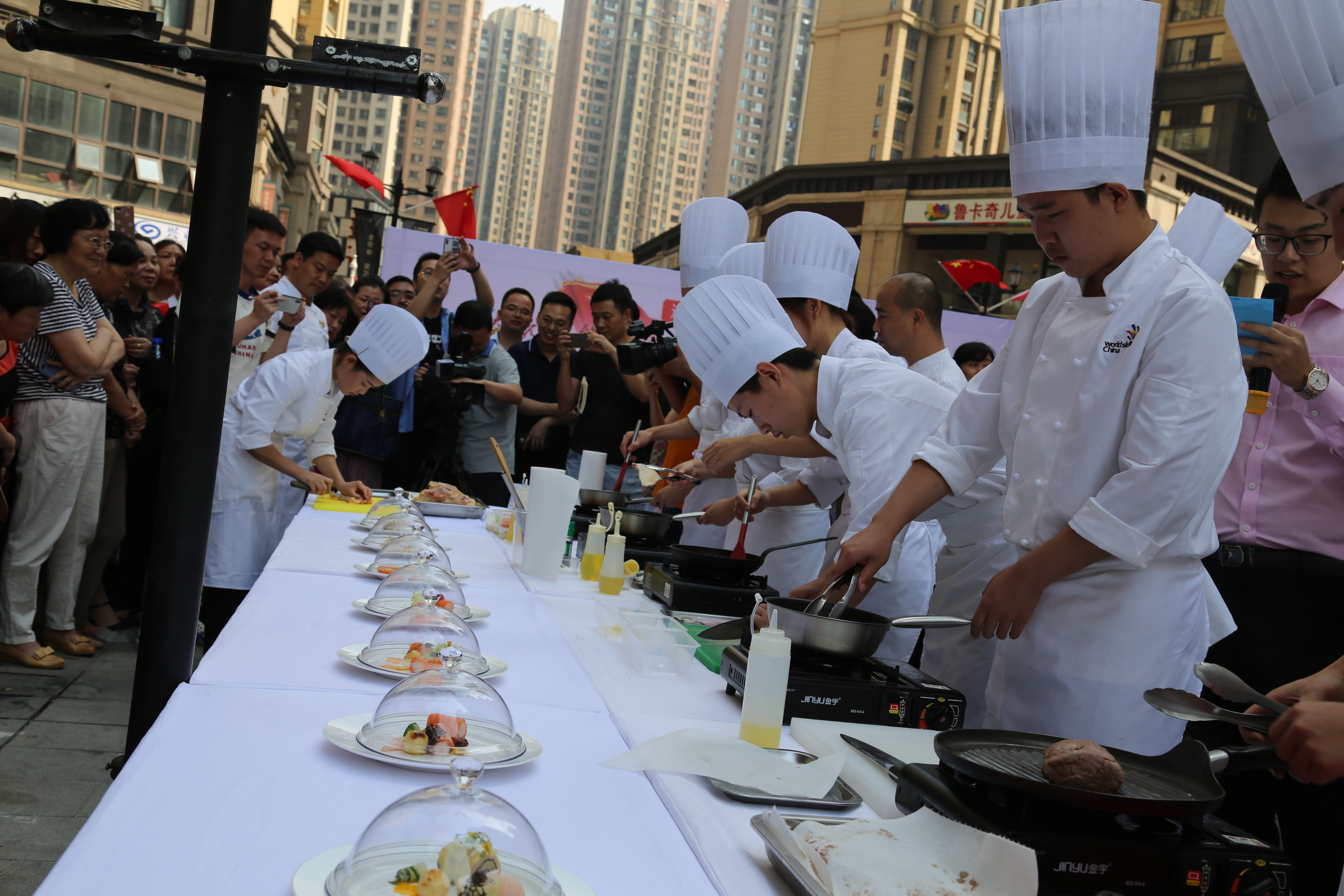 ����չʾ�������ѹ�