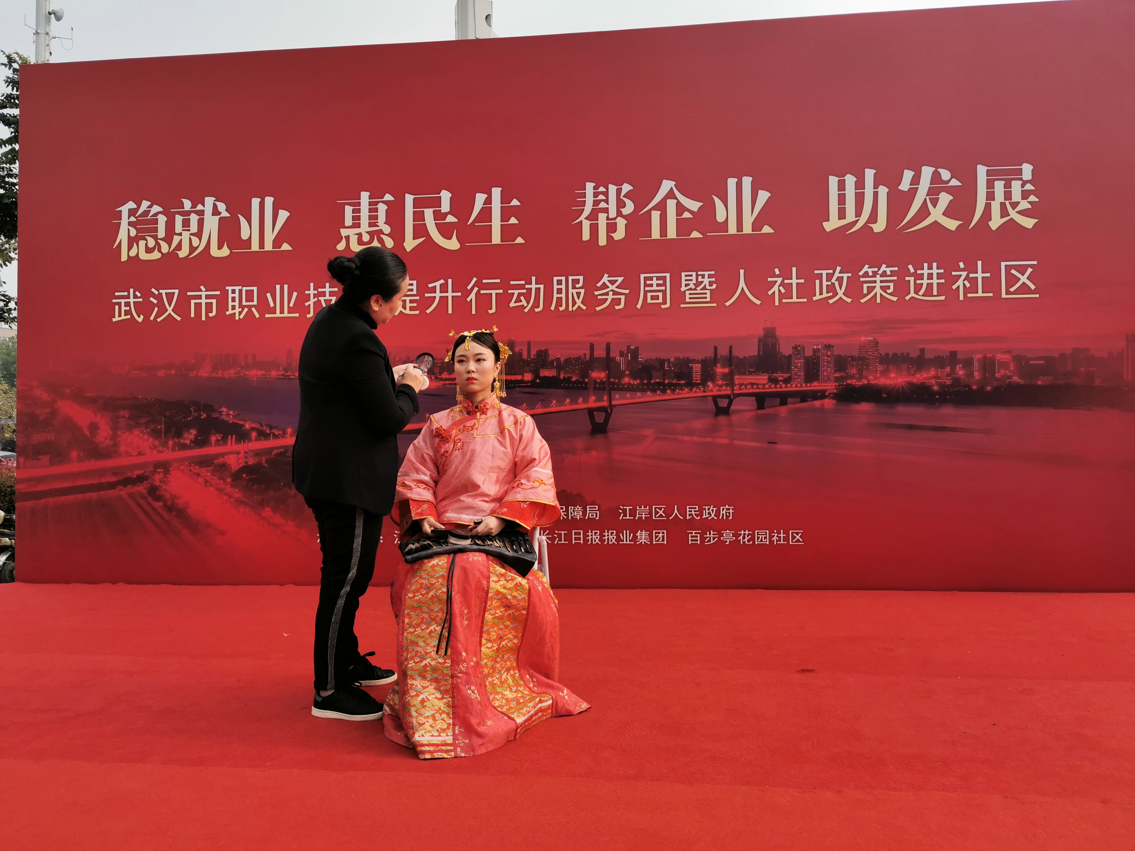 �ֳ�����չ��-��ʽ����ױ