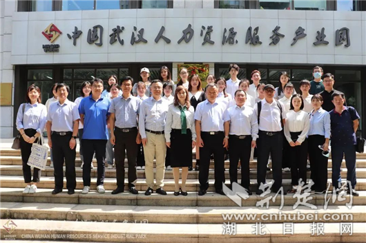 江汉区携手武汉理工大学 共建人力资源人才培养实训BOB全站基地(图1)