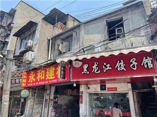 满春街道：整治空中“蜘蛛网”汉口两条街巷焕新颜