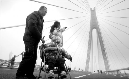 �人���߳������ſ���ͨ��