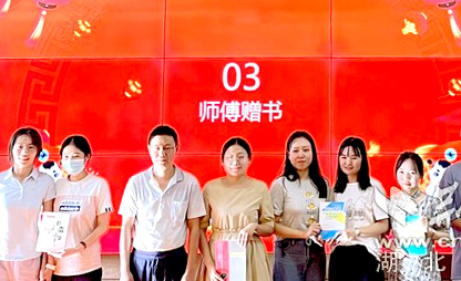 【武汉市恒大城学校】“两带”育新人！师徒结对促发展