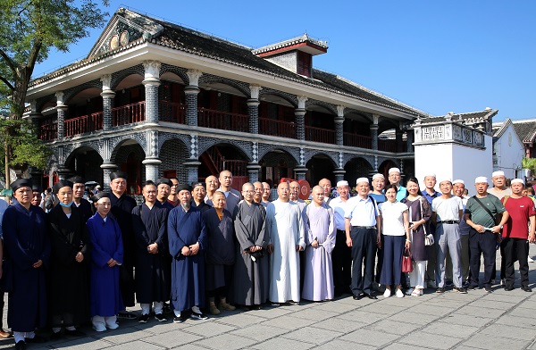 湖北省组织佛、道、伊宗教界代表人士赴贵州开展爱国主义教育实践活动