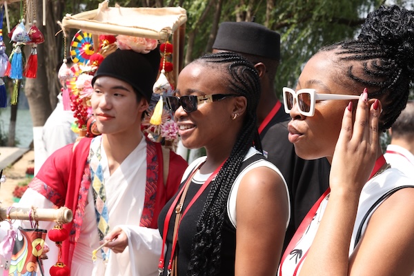 ������˲μӺ���½����Ļ����ν�