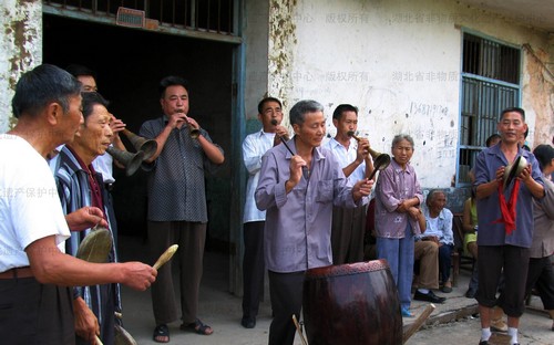 长梁乡丝弦锣鼓艺人表演状元红