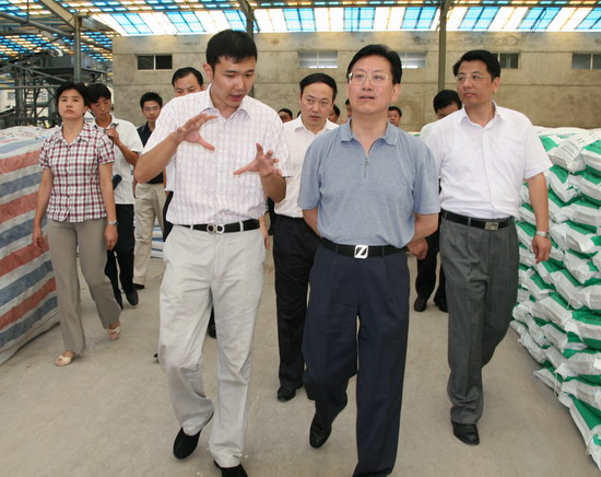 杨松视察现代农业-荆楚网 www.cnhubei.com