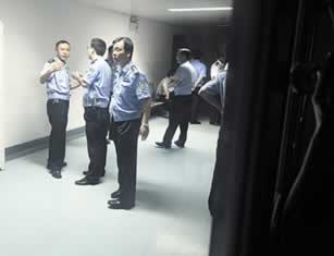 武汉人口逃跑_武汉地铁出人口图片(3)