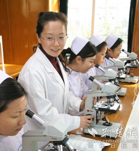 武汉铁路职业技术学院优秀教师余虹勤用功不放弃常感恩