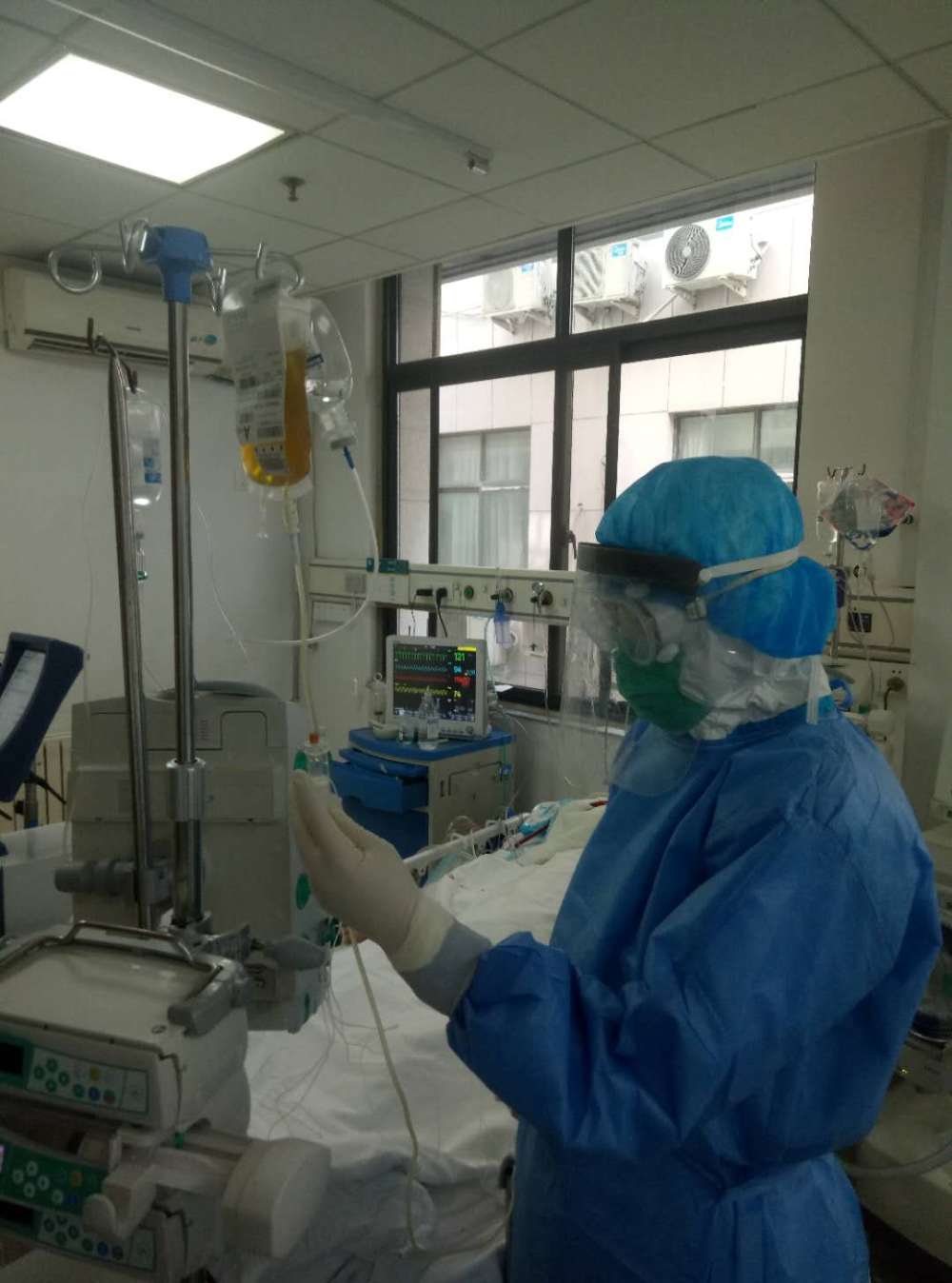 郑大一附院开展郑州首例应用康复者血浆治疗新冠肺炎