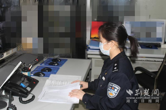 (通讯员供图)妻子:不一样的岗位,同样大的压力陈冰在所办公室担任机要