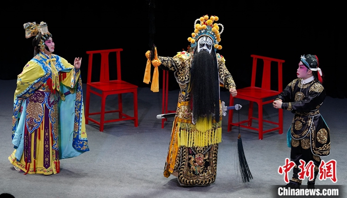 近日,由香港西九文化区戏曲中心制作的小剧场粤剧《霸王别姬》在北京