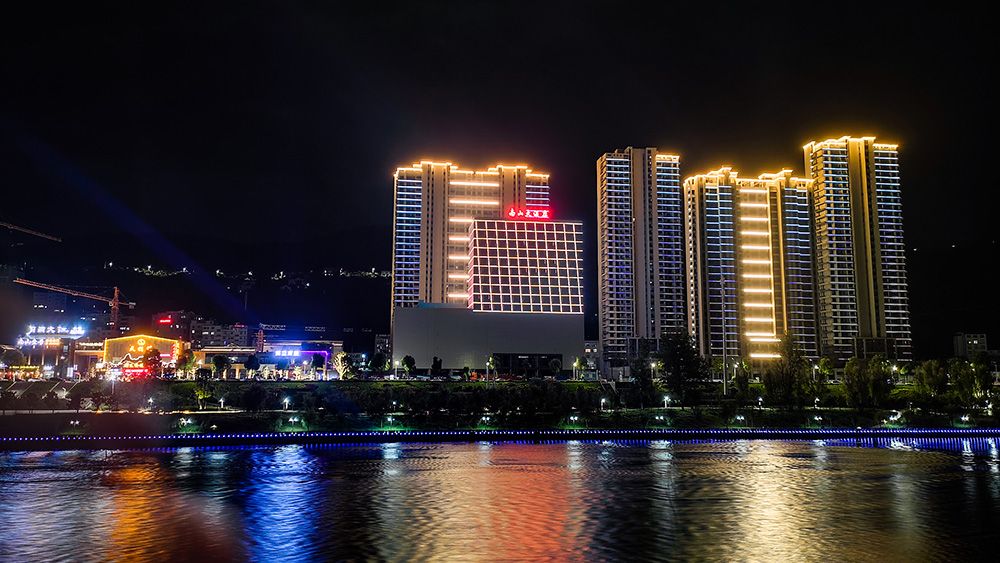 竹山:堵河两岸夜景美如画