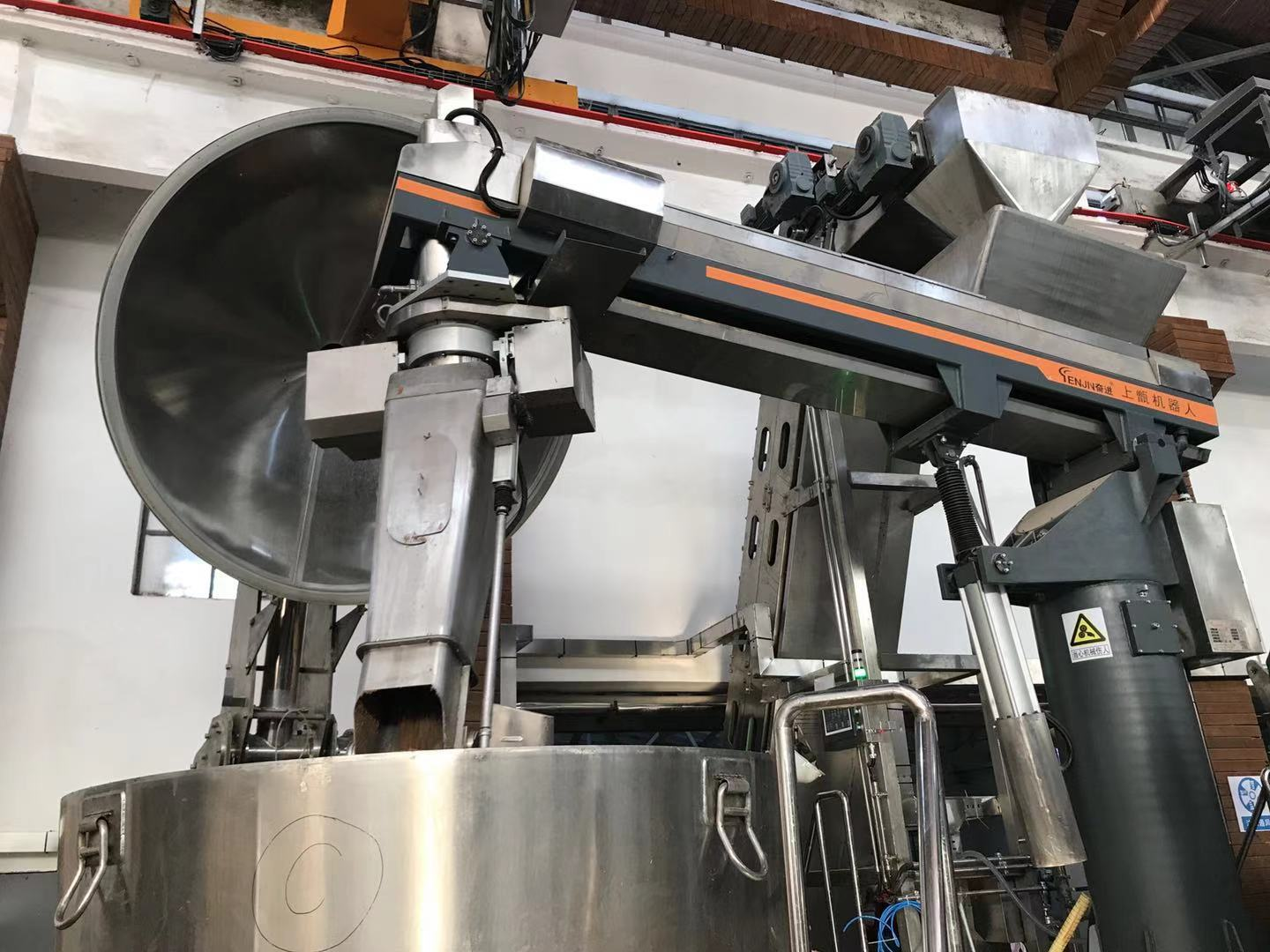 汉产"上甑机器人" 拿下全国酿酒行业大市场份额